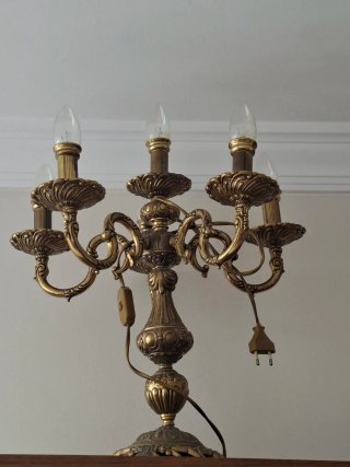 Lámpara de mesa de bronce,  estilo clásico
