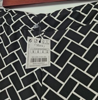 Pantalón Sfera Talla M. Con etiqueta