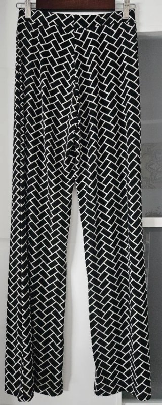 Pantalón Sfera Talla M. Con etiqueta