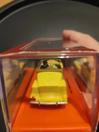 Replica auto Lincoln Zephyr giallo di Le sette sfere di cristallo di Tintin