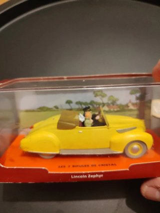 Replica auto Lincoln Zephyr giallo di Le sette sfere di cristallo di Tintin
