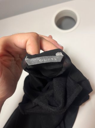 Camiseta tirantes Guess negra