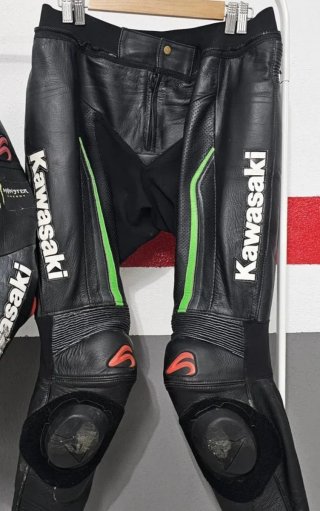 Mono Kawasaki Talla XL (56) Negro/Verde