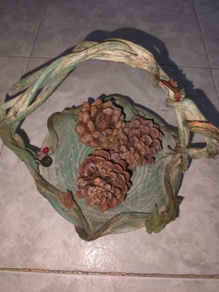 Centro de mesa con piñas