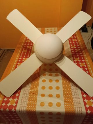 Ventilador de techo blanco
