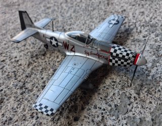 Avión a escala 1:72