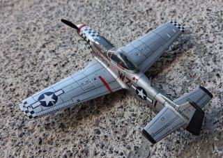 Avión a escala 1:72