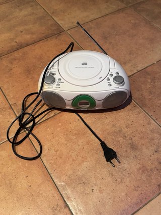 Radio CD Portátil Blanco y Verde