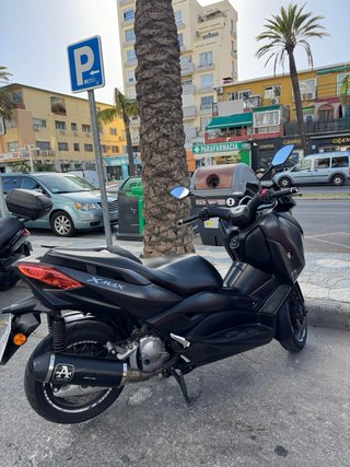 Yamaha XMAX Negra/Gris Maxi-Scooter