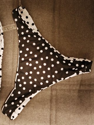 Bikini lunares blanco y negro