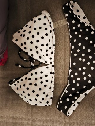 Bikini lunares blanco y negro