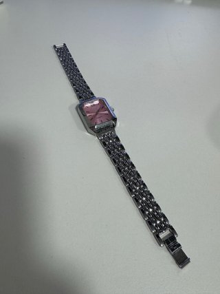 Reloj de pulsera plateado y rosa