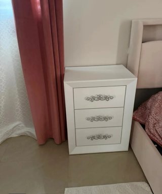 Dos Mesitas de noche diseño elegante y moderno.