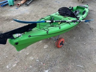 Kayak de pesca verde