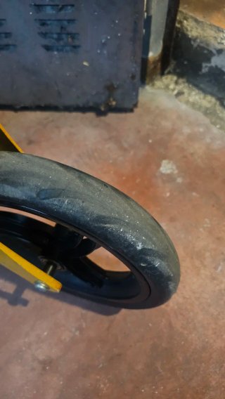 Bici de equilibrio amarilla para niños