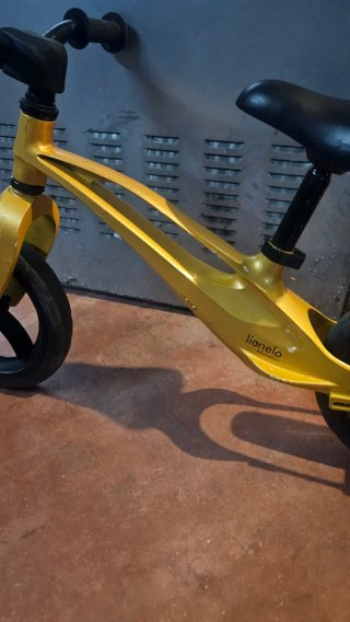 Bici de equilibrio amarilla para niños
