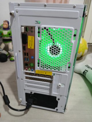 PC Stgvir Bianco con RGB