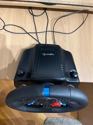 Volante Logitech G29 con Pedales
