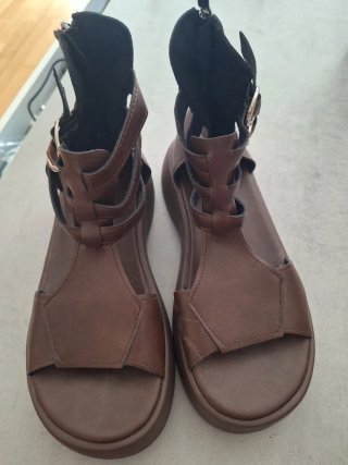 Sandalias romanas marrones talla 39