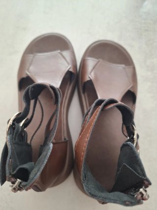 Sandalias romanas marrones talla 39