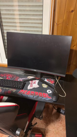 PC Torre y Monitor AMD Ryzen 5
