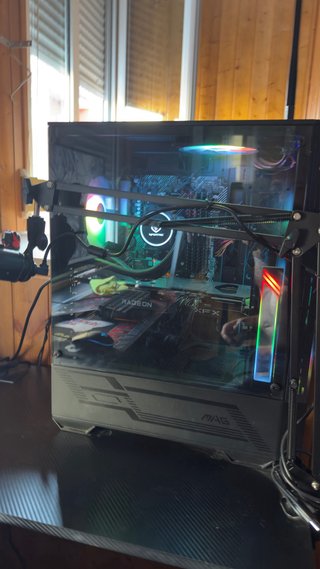 PC Torre y Monitor AMD Ryzen 5