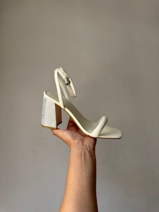 Tacones Guess Gelectra Ivory (38)