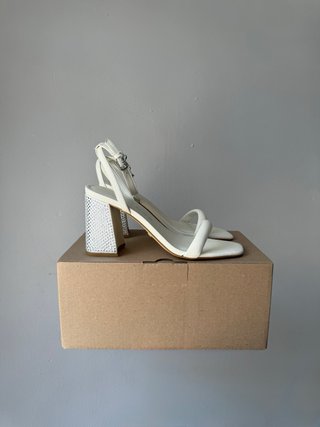 Tacones Guess Gelectra Ivory (38)