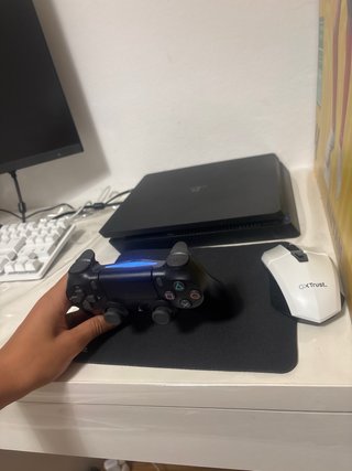 PS4 (PlayStation 4) Nera
