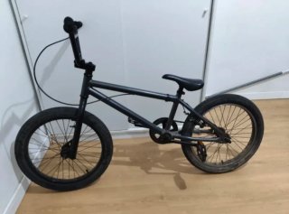 Bicicleta BMX Negra