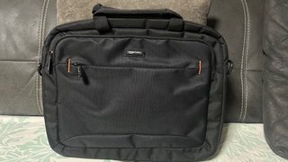 Bolsa portátil Amazon Basics negra