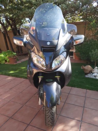 Suzuki Burgman 650 Executive grafito metalizado