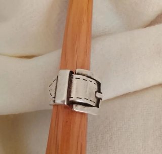 Anillo Diseño Hebilla Cinturón Plata
