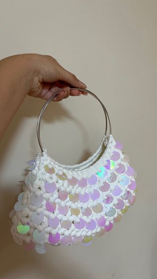 Borsa bianca con manici rotondi e paillettes