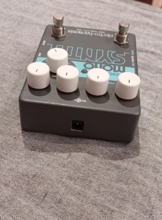 Electro-Harmonix Bass Mono Synth Pedal