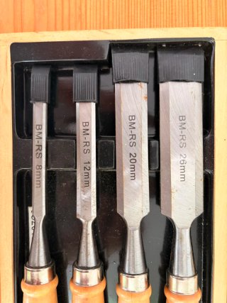 Juego de formones para madera – 4 piezas con caja