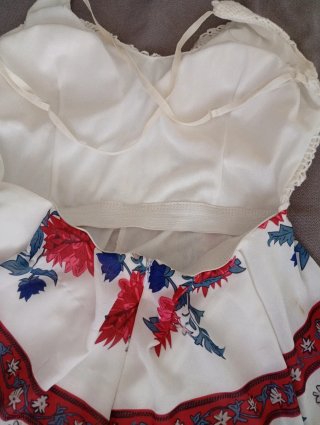 Dos monos cortos estampados. Talla S.