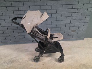 Silla de paseo Joie gris