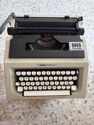 Máquina de escribir Olivetti Lettera 40