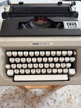 Máquina de escribir Olivetti Lettera 40