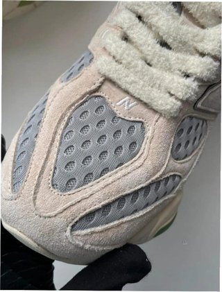 New Balance 9060 Beige/Gris Talla 44