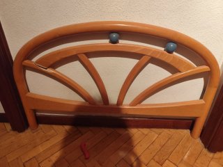 Pie de cama de madera