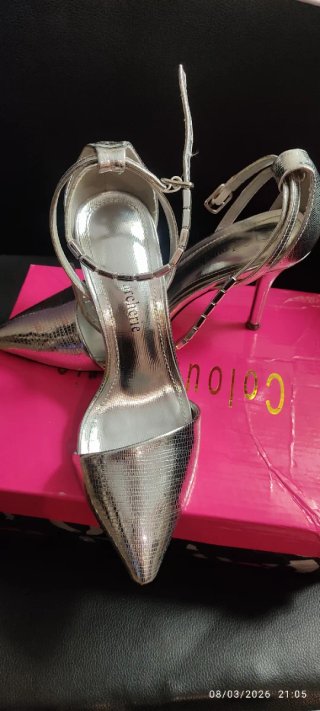 Zapatos de tacón plateados