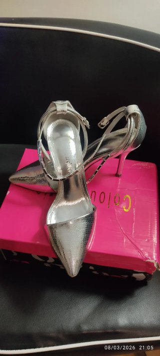 Zapatos de tacón plateados