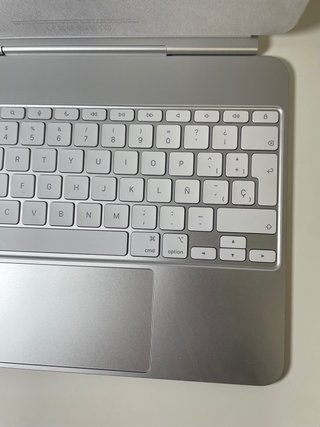 ipad pro 13 magic keyboard