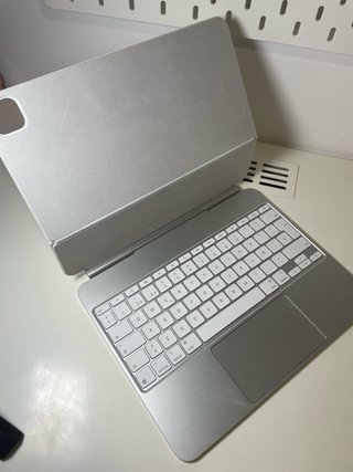ipad pro 13 magic keyboard