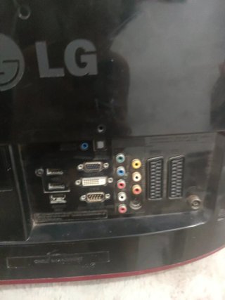 TV LG Negra y Roja