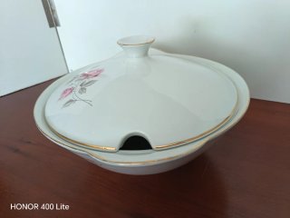 Sopera porcelana con tapa y rosas