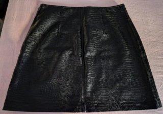 Falda negra de piel Pimkie