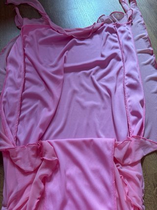 Vestido rosa con aberturas